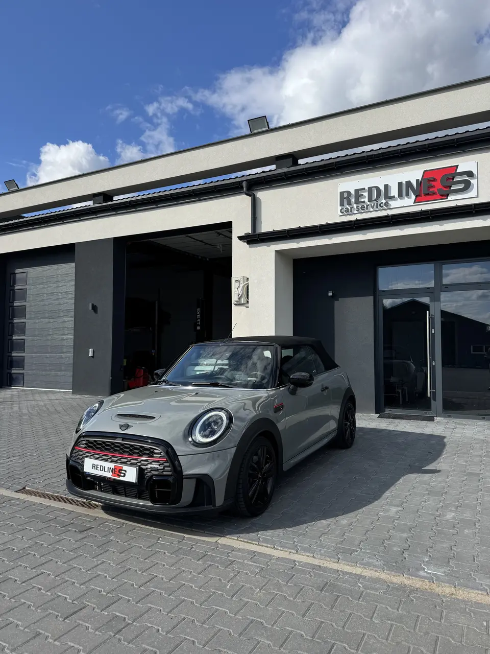Mini Cooper JCW Cabrio przed serwisem Redlines